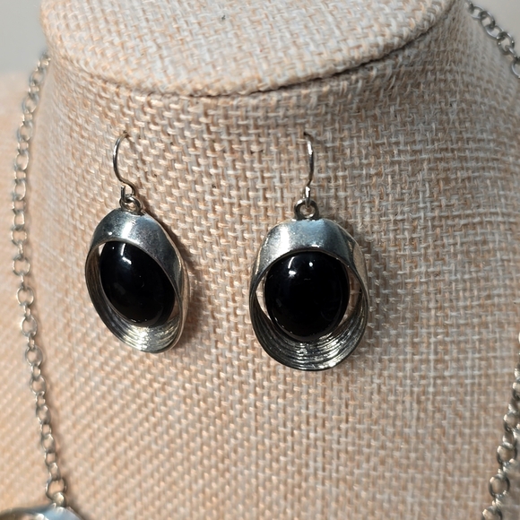 Silver & Black Set - Picture 2 of 9